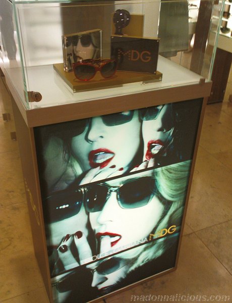 mdg_selfridges_display1news.jpg